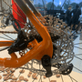 Bicicleta Oggi Bigwheel 7.3 Aro 29 Deore 12V Grafite e Laranja e Cinza