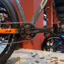 Bicicleta Oggi Bigwheel 7.3 Aro 29 Deore 12V Grafite e Laranja e Cinza