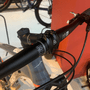 Bicicleta Oggi Bigwheel 7.3 Aro 29 Deore 12V Grafite e Laranja e Cinza