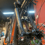 Bicicleta Oggi Bigwheel 7.3 Aro 29 Deore 12V Grafite e Laranja e Cinza