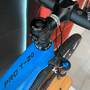 Bicicleta Oggi Cattura Pro T-20 Carbon Aro 29 XT 12v 2021 Vermelho e Azul
