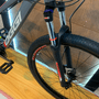 Bicicleta Oggi Float 5.0 Aro 29 Tourney 24v Grafite e Cinza e Vermelho