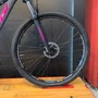 Bicicleta Oggi Float Sport Aro 29 Tourney 21v Grafite e Rosa e Roxo