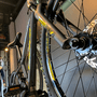 Bicicleta Oggi Hacker Aro 24 Tourney 21v Cinza e Amarelo e Preto
