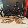 Bicicleta Oggi Hacker Aro 24 Tourney 21v Preto e Vermelho e Branco