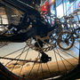 Bicicleta Oggi Hacker Aro 24 Tourney 21v Preto e Vermelho e Branco