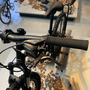 Bicicleta Oggi Hacker Aro 24 Tourney 21v Preto e Vermelho e Branco