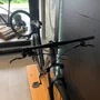 Bicicleta Oggi Hacker HDS Aro 29 Essa 8v Grafite e Amarelo e Preto