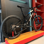 Bicicleta Trek Fuel EX 5 Aro 27.5 Deore 20v Preto Branco e Azul - Seminova