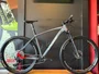 Bicicleta Seminova A29 Oggi 7.2 Shmano Deore 12V T19 grafite/ branco/vermelho