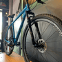 Bicicleta Sinc Tempo Aro 29 Tourney 21v Azul e Preto