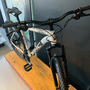 Bicicleta Sinc Tempo Aro 29 Tourney 21v Branco e Preto