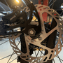 Bicicleta Sinc Tempo Aro 29 Tourney 21v Preto e Laranja