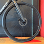Bicicleta Specialized Allez E5 Aro 700 Claris 16v Cinza escuro e Branco e Prata