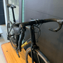 Bicicleta Trek Domane AL2 Aro 700 Claris 16v Preto e Dourado - Seminova