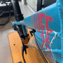 Bicicleta VikingX Tuff 25 Aro 26 Shimano Tourney 21V Azul e Laranja e Amarelo e Rosa - SemiNova