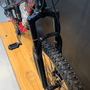 Bicicleta Vikingx Tuff 25 Shimano 21v Preta e Rosa e Azul e Branca