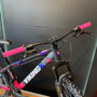 Bicicleta Vikingx Tuff 30 Aro 26 Shimano 21v Preto e Rosa e Azul