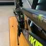 Bicicleta Vikingx Tuff-30 Aro 26 Shimano 21v Preta e Verde e Cinza