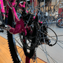 Bicicleta Vikingx Tuff25 21V Aro 26 Rosa e Amarelo e Branca e Azul