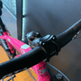 Bicicleta Vikingx Tuff25 21V Aro 26 Rosa e Amarelo e Branca e Azul