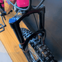 Bicicleta Vikingx Tuff25 21V Aro 26 Rosa e Amarelo e Branca e Azul